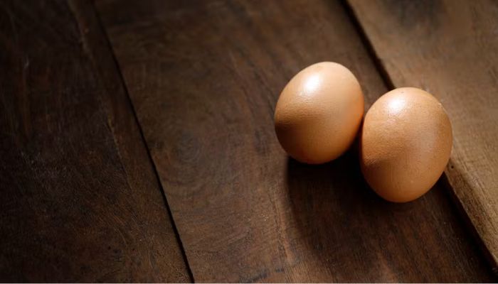 Dois ovos por dia: o que a ciência diz sobre segurança, colesterol e saúde do coração